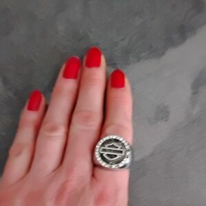 Elegant Silver Ring with Crystal Accents